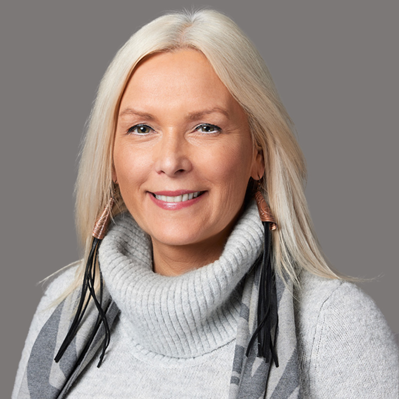 Brenda Knights Headshot