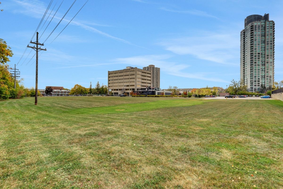 Area image showing 250 Lanark Avenue