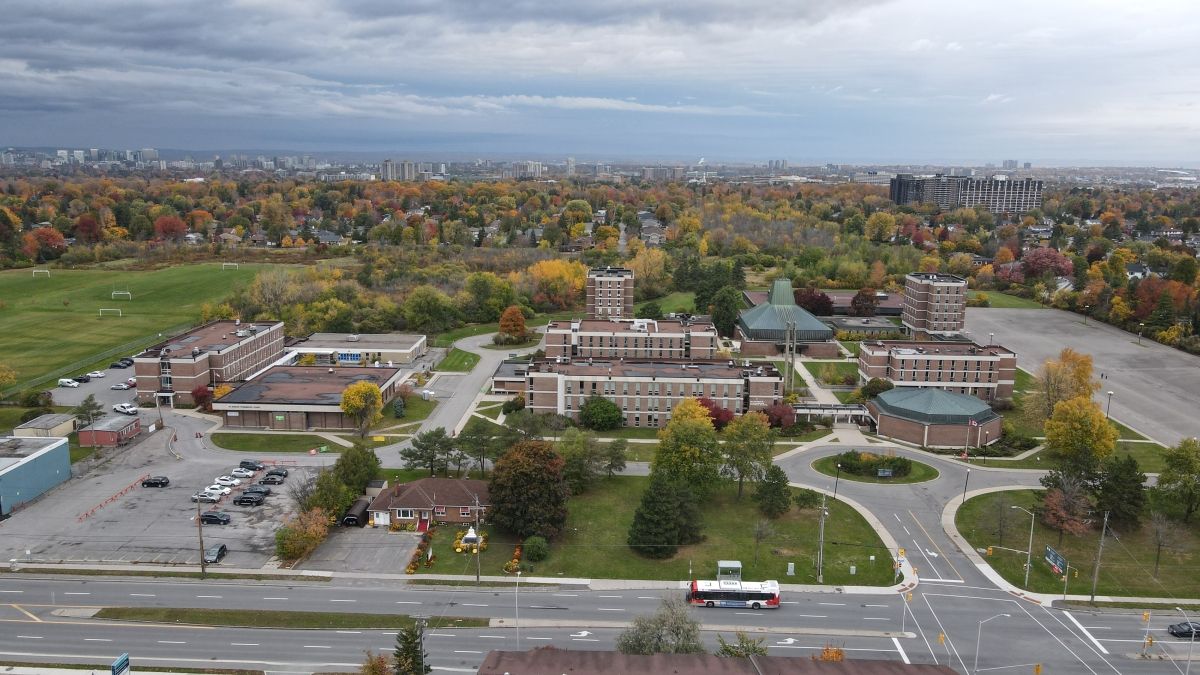 High aerial photo showing all of Heron road